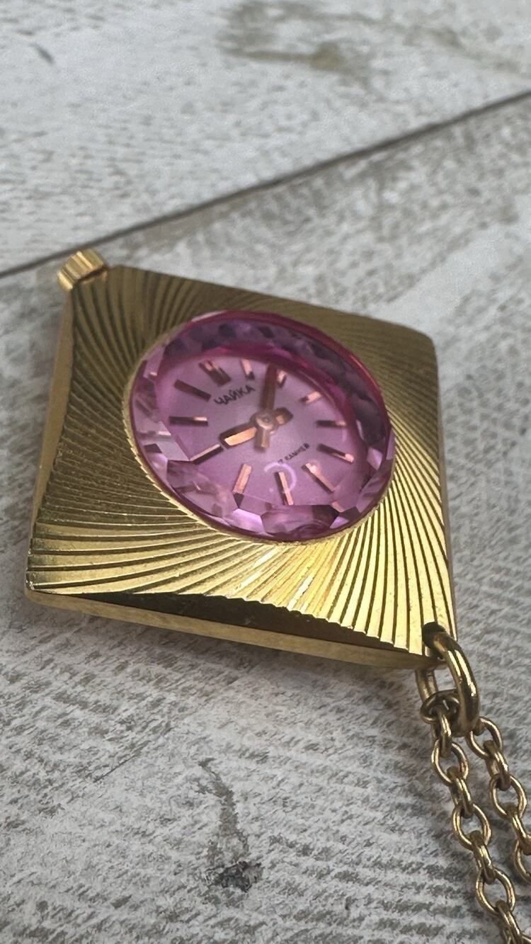 Chaika Soviet USSR Pink Manual 17 Jewel Gold Tone Pendant Watch Necklace Running